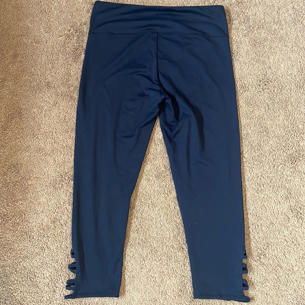 T4T Navy Capri - Picture 2 of 3